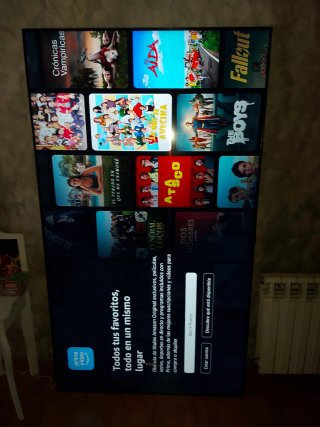 SAMSUNG SMART TV  82" UHD 4K