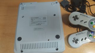 Super Famicom con 2 mandos y juego