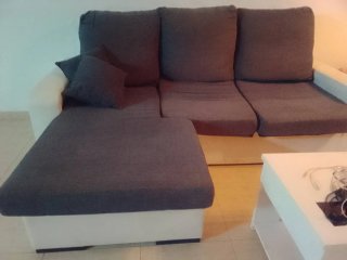 Sofá modular gris y blanco