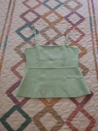 Top verde Zara tirantes peplum