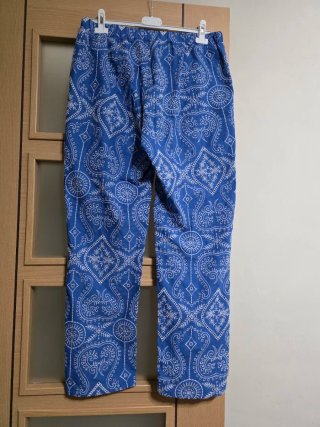 Pantalón estampado azul