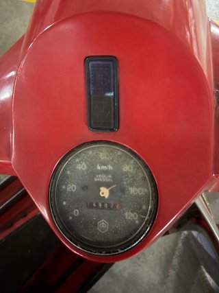 Vespa PK 125 S de color roja