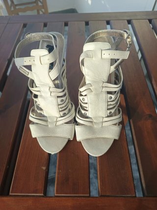 Sandalias de piel blanco roto
