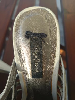 Sandalias de piel blanco roto