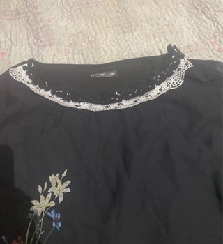 Camisa manga larga floral negra