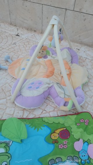 Manta de juegos para bebé con arco y juguetes