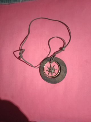 Colgante timón náutico