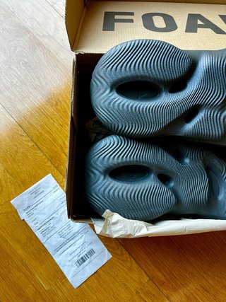 Adidas Yeezy Foam RNR Carbon 45 1/3 EU