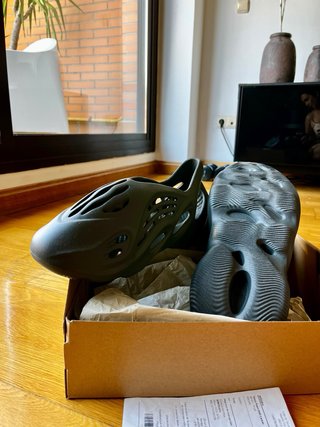 Adidas Yeezy Foam RNR Carbon 45 1/3 EU