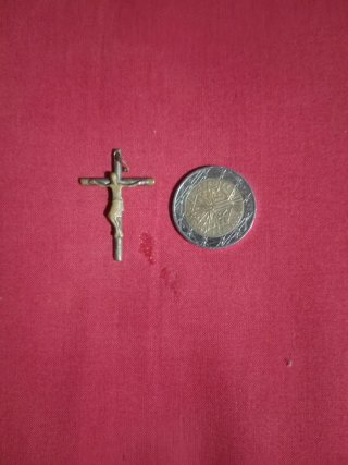 Crucifijo de metal