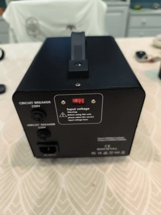 Transformador de Voltaje LVYUAN VTEU-2000