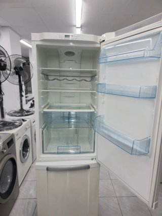 Nevera marca Electrolux No Frost