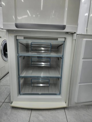 Nevera marca Electrolux No Frost