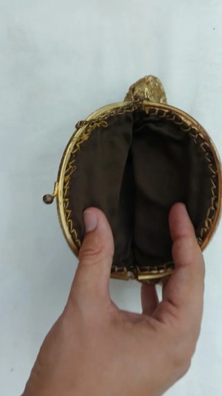 Bolso de mano antiguo dorado y marrón