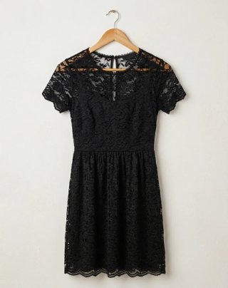 Vestido negro de encaje