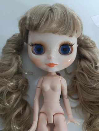 Muñeca Blythe rubia