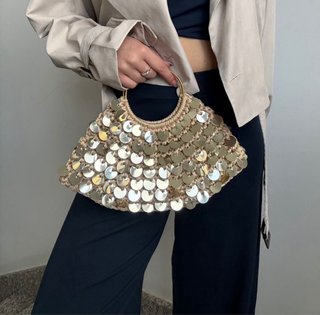 Borsa fatta a mano con paillettes beige e oro