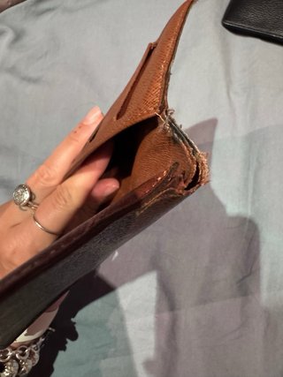Portacarte Louis Vuitton marrone angoli scuciti