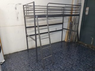 Cama alta litera metálica gris