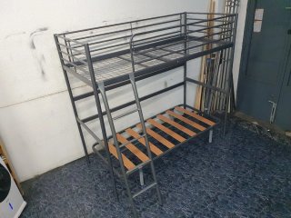 Cama alta litera metálica gris