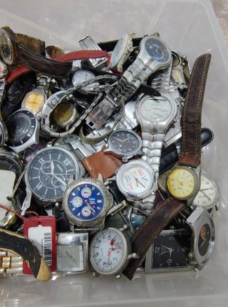 Lotto di 100 Orologi Vari