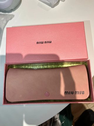Gafas de sol Miu Miu negras