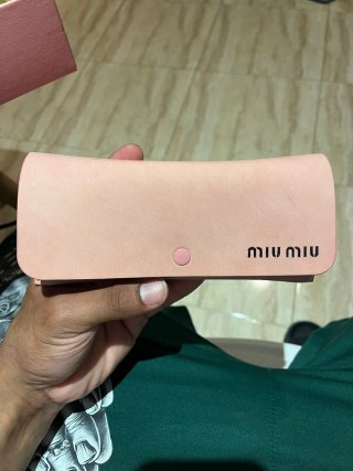 Gafas de sol Miu Miu negras