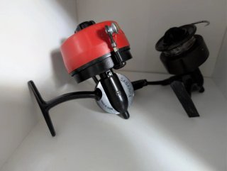 2 Carretes de Pesca Rojos y Negros