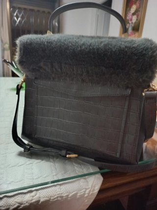 Bolso Parfois gris con pelo y detalles dorados
