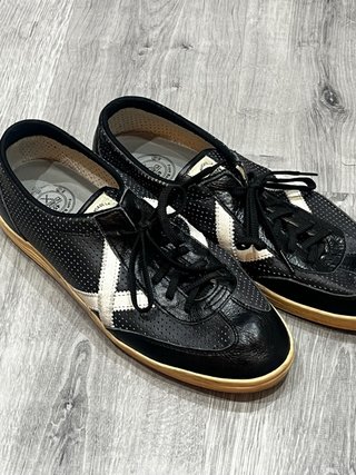 Zapatillas Munich Talla 45 Negras y Blancas