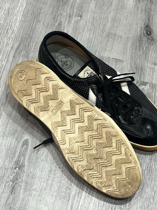 Zapatillas Munich Talla 45 Negras y Blancas