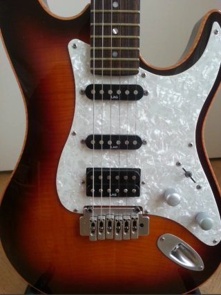 Guitarra LAG MG200 Mejorada
