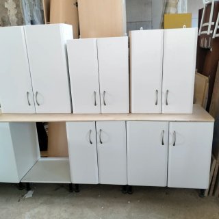 Muebles de cocina con fregadero y vitrocerámica