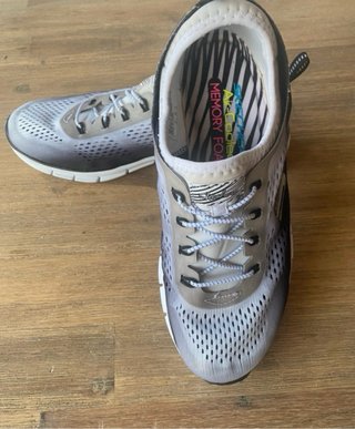 Zapatillas Skechers Grises y Negras