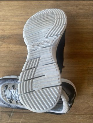Zapatillas Skechers Grises y Negras