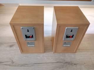 Altavoces Magnat Marrones y Grises