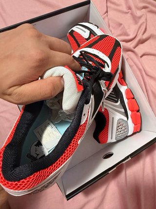 Nike Zoom Vomero 5 SE Rojo Blanco
