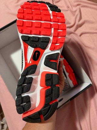 Nike Zoom Vomero 5 SE Rojo Blanco