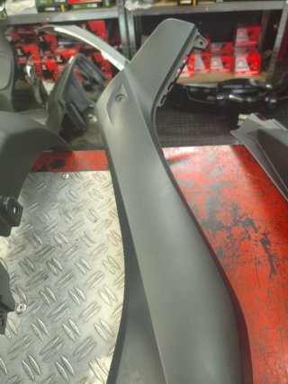 Tapa lateral intermedia Yamaha XMAX 125  2018-2022