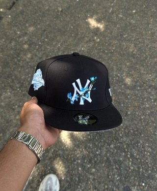 Gorra New Era Yankees Negra Flores Azules