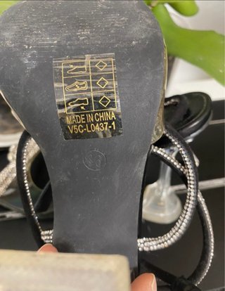 Sandalias de tacón con pedrería