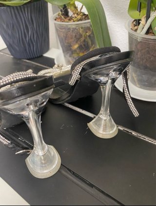 Sandalias de tacón con pedrería