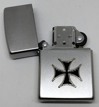 Zippo Cruz de Malta.