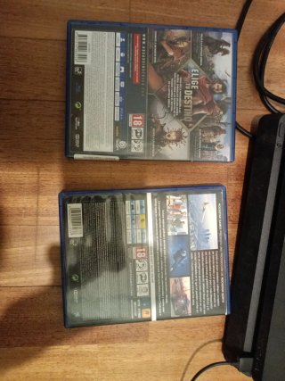 PS4 (PlayStation 4) Negra + 4 Juegos