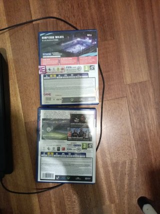 PS4 (PlayStation 4) Negra + 4 Juegos