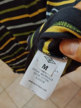 T-shirt a righe ATTENZIONE è M ma veste S