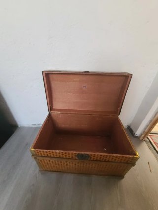 Baúl antiguo madera y latón