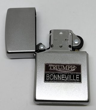 Zippo Triumph Bonneville.
