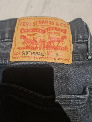 Pantalón corto Levi's desgastado