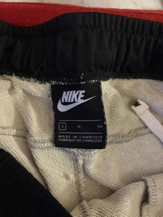 Pantalón corto juvenil Nike gris y negro